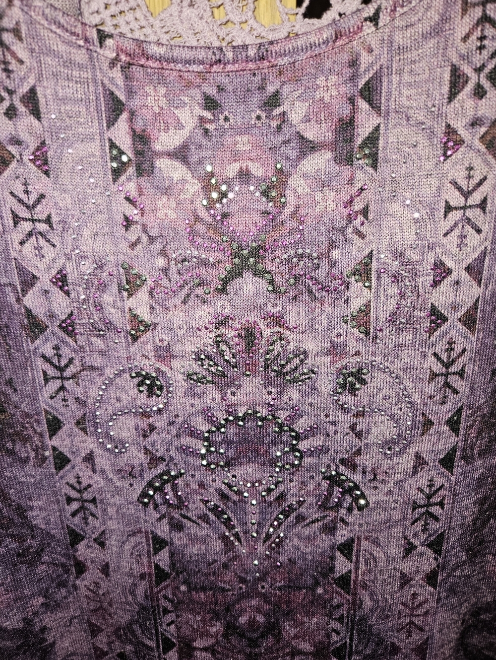 ONE WORLD Sz XXL Lavender Crochet-Back Floral w/Embellishments Tunic - Picture 2 of 4